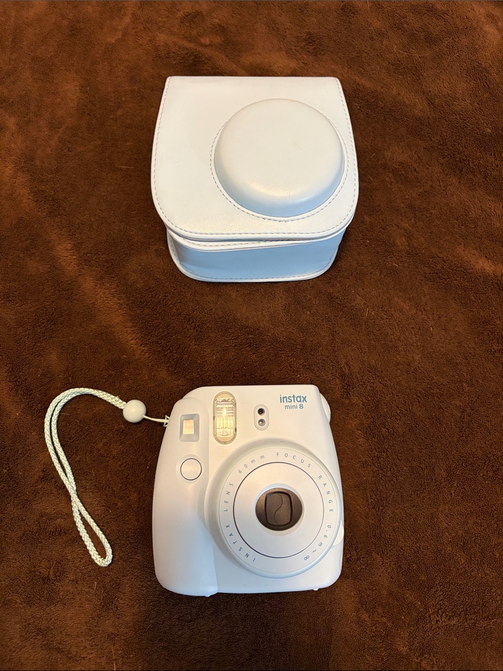 Fujifilm instax mini 8 Instant Camera in White with Matching White Case